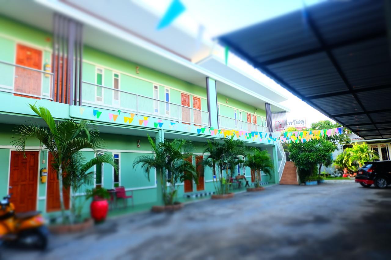 Suphan Wanwarn Resort Suphanburi Extérieur photo